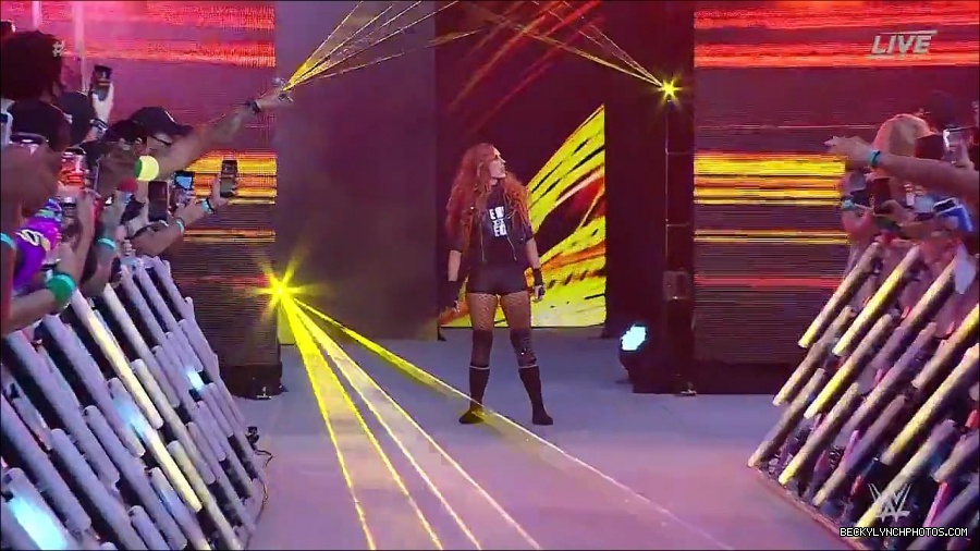 SummerSlam2021_mp4_000018566.jpg