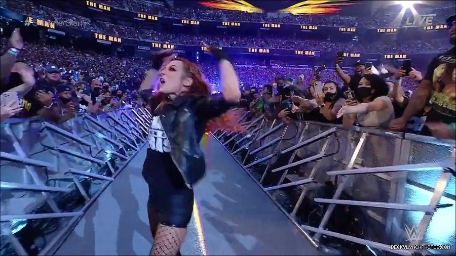 SummerSlam2021_mp4_000048966.jpg