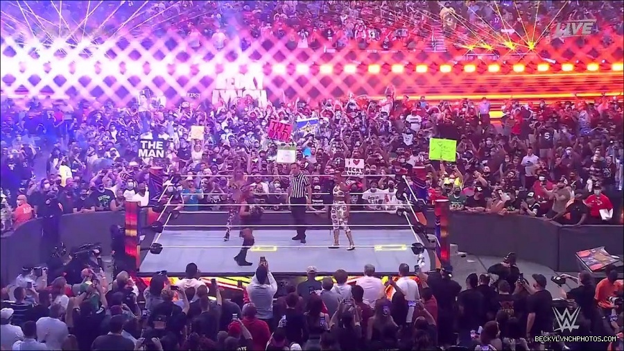SummerSlam2021_mp4_000092033.jpg