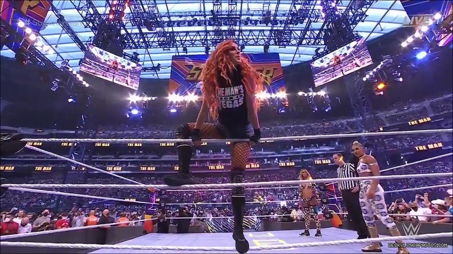 SummerSlam2021_mp4_000102166.jpg