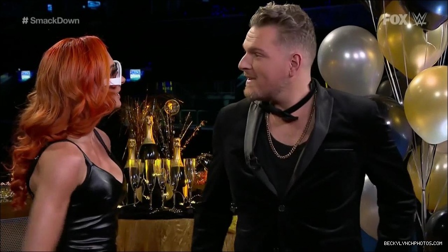 WWE_Friday_Night_SmackDown_2021_12_31_WWE_s_Top_Ten_Moments_Of_2021_720p_HDTV_x264-NWCHD_mp4_000234434.jpg