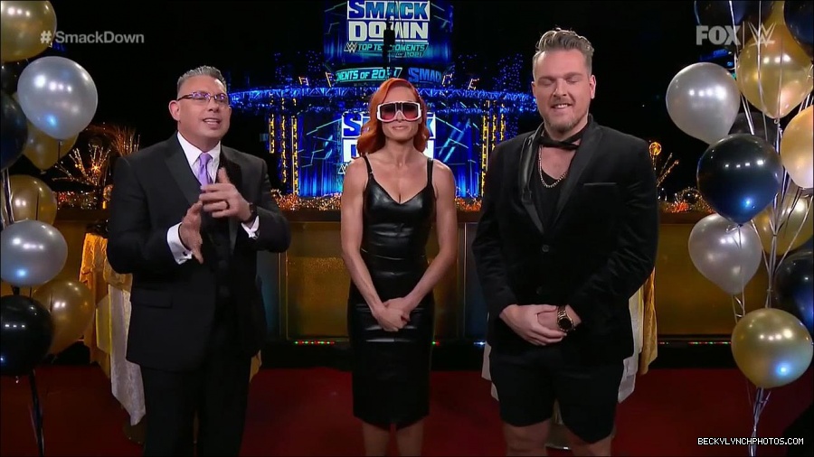 WWE_Friday_Night_SmackDown_2021_12_31_WWE_s_Top_Ten_Moments_Of_2021_720p_HDTV_x264-NWCHD_mp4_000249249.jpg