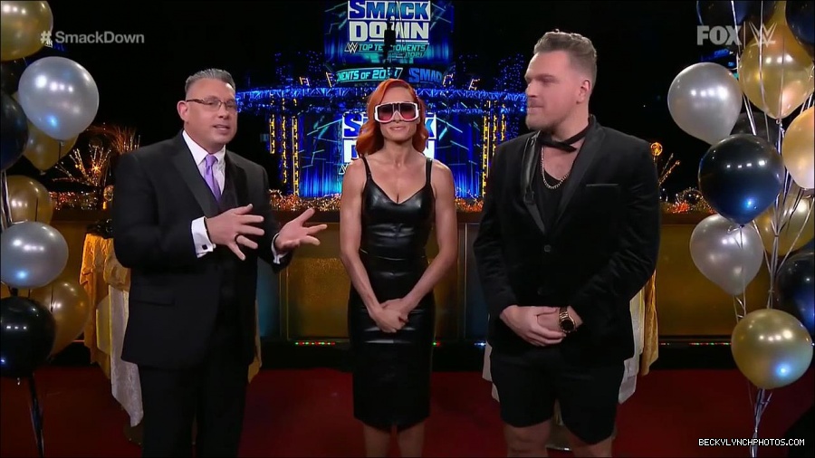 WWE_Friday_Night_SmackDown_2021_12_31_WWE_s_Top_Ten_Moments_Of_2021_720p_HDTV_x264-NWCHD_mp4_000249649.jpg