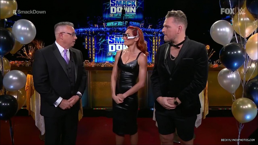 WWE_Friday_Night_SmackDown_2021_12_31_WWE_s_Top_Ten_Moments_Of_2021_720p_HDTV_x264-NWCHD_mp4_000251651.jpg
