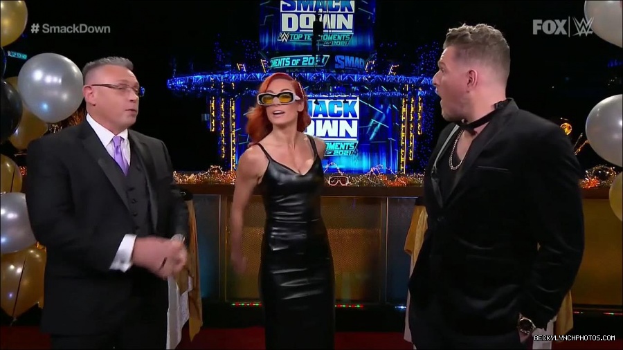 WWE_Friday_Night_SmackDown_2021_12_31_WWE_s_Top_Ten_Moments_Of_2021_720p_HDTV_x264-NWCHD_mp4_000762095.jpg