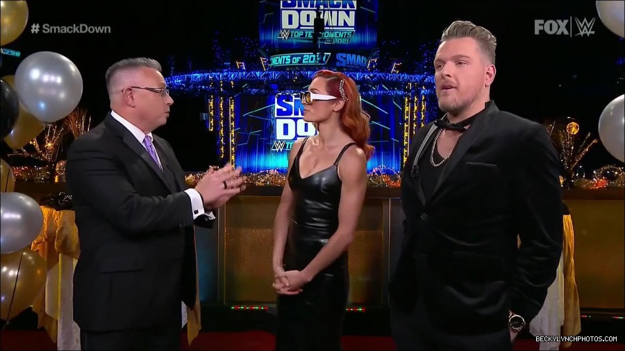 WWE_Friday_Night_SmackDown_2021_12_31_WWE_s_Top_Ten_Moments_Of_2021_720p_HDTV_x264-NWCHD_mp4_000763296.jpg