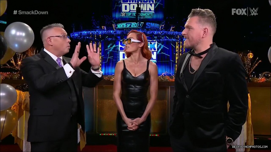 WWE_Friday_Night_SmackDown_2021_12_31_WWE_s_Top_Ten_Moments_Of_2021_720p_HDTV_x264-NWCHD_mp4_000764497.jpg