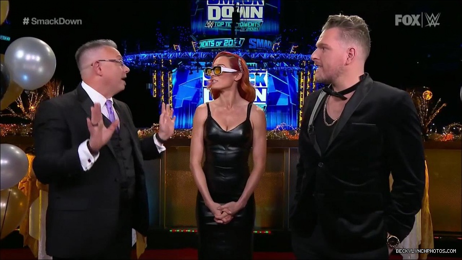 WWE_Friday_Night_SmackDown_2021_12_31_WWE_s_Top_Ten_Moments_Of_2021_720p_HDTV_x264-NWCHD_mp4_000764898.jpg