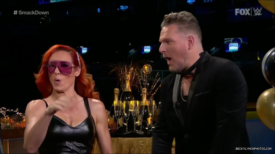 WWE_Friday_Night_SmackDown_2021_12_31_WWE_s_Top_Ten_Moments_Of_2021_720p_HDTV_x264-NWCHD_mp4_001107674.jpg