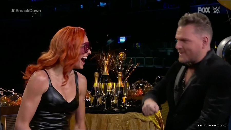 WWE_Friday_Night_SmackDown_2021_12_31_WWE_s_Top_Ten_Moments_Of_2021_720p_HDTV_x264-NWCHD_mp4_001109276.jpg