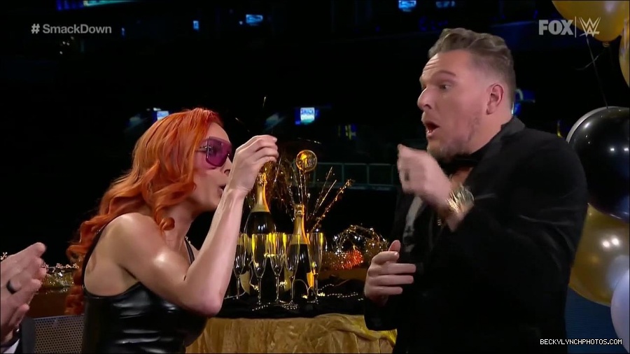 WWE_Friday_Night_SmackDown_2021_12_31_WWE_s_Top_Ten_Moments_Of_2021_720p_HDTV_x264-NWCHD_mp4_001113280.jpg