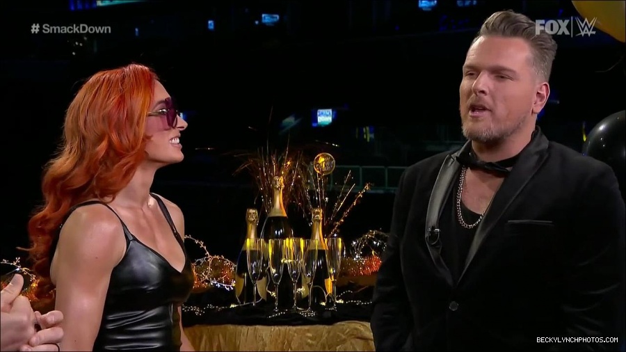 WWE_Friday_Night_SmackDown_2021_12_31_WWE_s_Top_Ten_Moments_Of_2021_720p_HDTV_x264-NWCHD_mp4_001119286.jpg