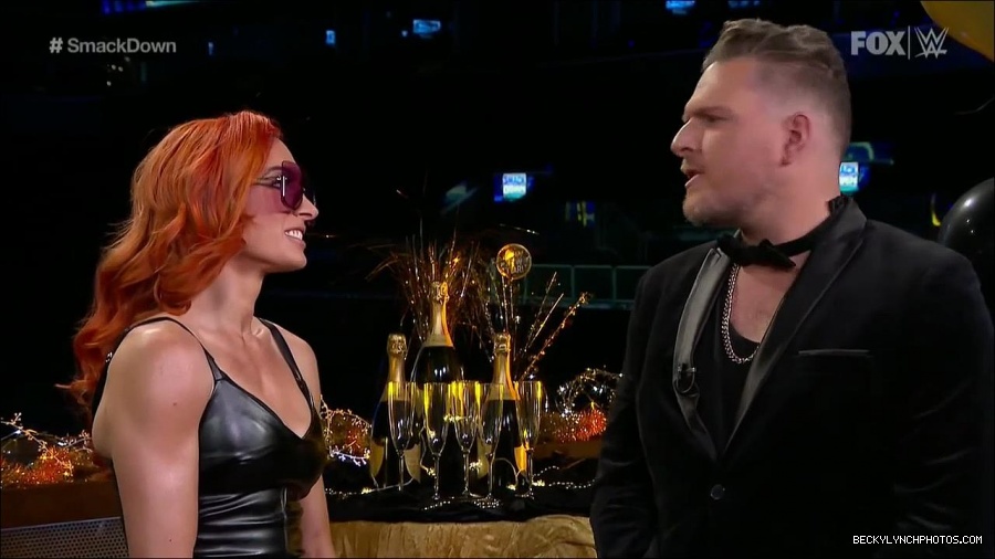 WWE_Friday_Night_SmackDown_2021_12_31_WWE_s_Top_Ten_Moments_Of_2021_720p_HDTV_x264-NWCHD_mp4_001120487.jpg