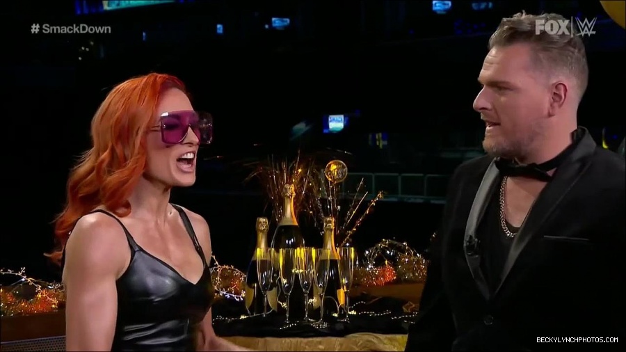 WWE_Friday_Night_SmackDown_2021_12_31_WWE_s_Top_Ten_Moments_Of_2021_720p_HDTV_x264-NWCHD_mp4_001125692.jpg
