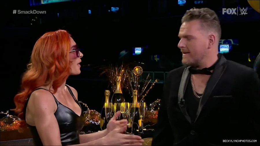 WWE_Friday_Night_SmackDown_2021_12_31_WWE_s_Top_Ten_Moments_Of_2021_720p_HDTV_x264-NWCHD_mp4_001126093.jpg