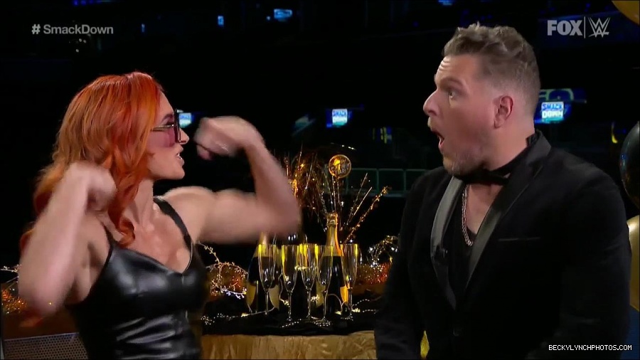 WWE_Friday_Night_SmackDown_2021_12_31_WWE_s_Top_Ten_Moments_Of_2021_720p_HDTV_x264-NWCHD_mp4_001129296.jpg