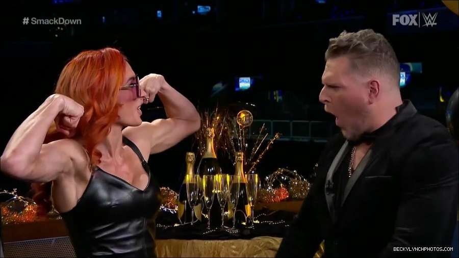 WWE_Friday_Night_SmackDown_2021_12_31_WWE_s_Top_Ten_Moments_Of_2021_720p_HDTV_x264-NWCHD_mp4_001129696.jpg