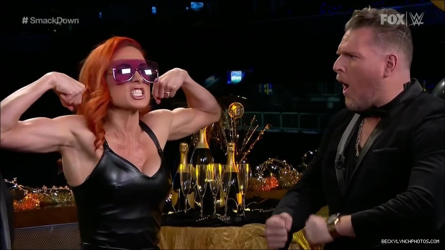 WWE_Friday_Night_SmackDown_2021_12_31_WWE_s_Top_Ten_Moments_Of_2021_720p_HDTV_x264-NWCHD_mp4_001130497.jpg