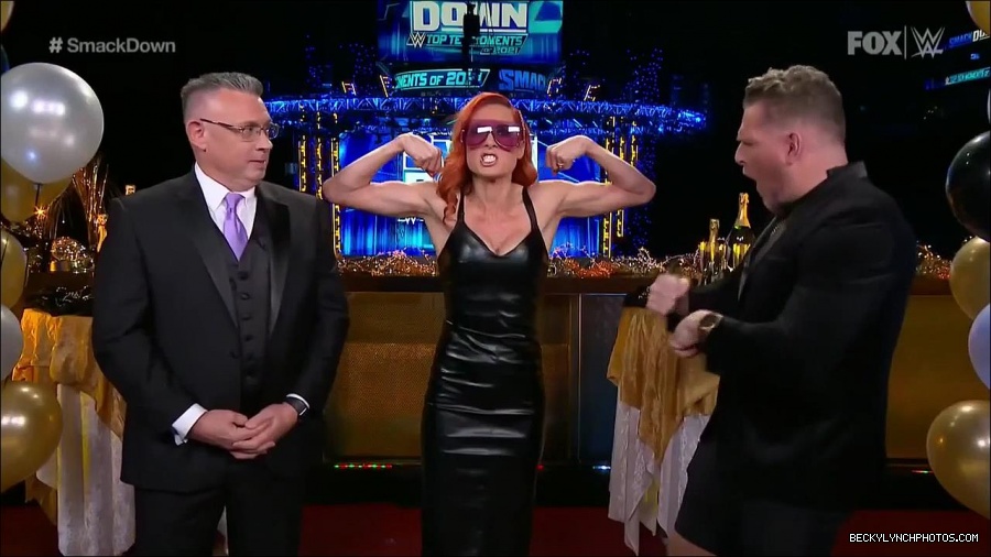 WWE_Friday_Night_SmackDown_2021_12_31_WWE_s_Top_Ten_Moments_Of_2021_720p_HDTV_x264-NWCHD_mp4_001130897.jpg