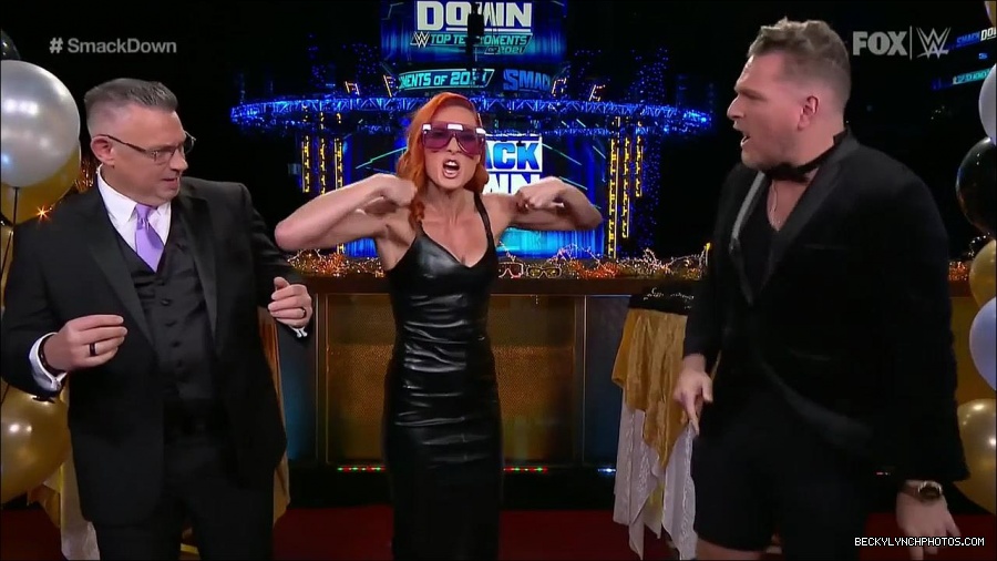 WWE_Friday_Night_SmackDown_2021_12_31_WWE_s_Top_Ten_Moments_Of_2021_720p_HDTV_x264-NWCHD_mp4_001132899.jpg