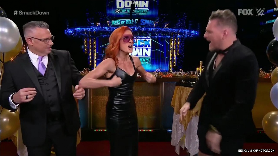 WWE_Friday_Night_SmackDown_2021_12_31_WWE_s_Top_Ten_Moments_Of_2021_720p_HDTV_x264-NWCHD_mp4_001133300.jpg