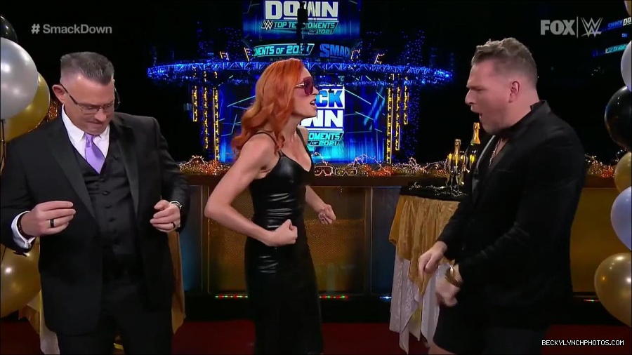 WWE_Friday_Night_SmackDown_2021_12_31_WWE_s_Top_Ten_Moments_Of_2021_720p_HDTV_x264-NWCHD_mp4_001133700.jpg