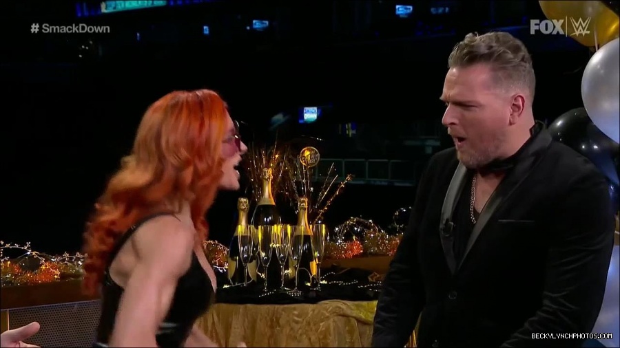 WWE_Friday_Night_SmackDown_2021_12_31_WWE_s_Top_Ten_Moments_Of_2021_720p_HDTV_x264-NWCHD_mp4_001134101.jpg