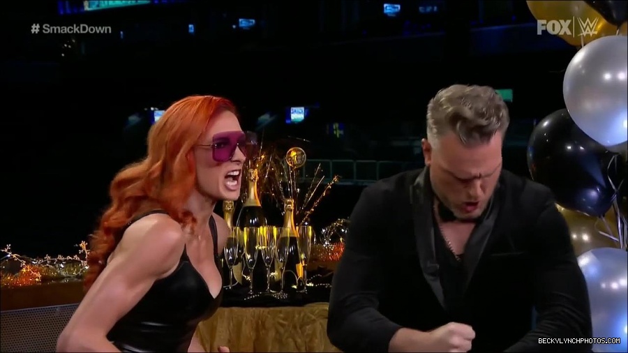 WWE_Friday_Night_SmackDown_2021_12_31_WWE_s_Top_Ten_Moments_Of_2021_720p_HDTV_x264-NWCHD_mp4_001134901.jpg