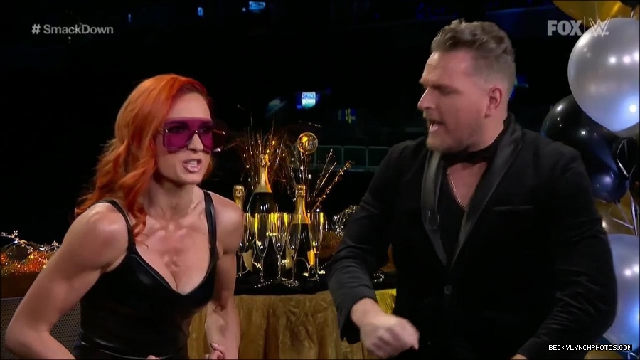 WWE_Friday_Night_SmackDown_2021_12_31_WWE_s_Top_Ten_Moments_Of_2021_720p_HDTV_x264-NWCHD_mp4_001135702.jpg