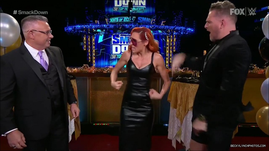 WWE_Friday_Night_SmackDown_2021_12_31_WWE_s_Top_Ten_Moments_Of_2021_720p_HDTV_x264-NWCHD_mp4_001136903.jpg