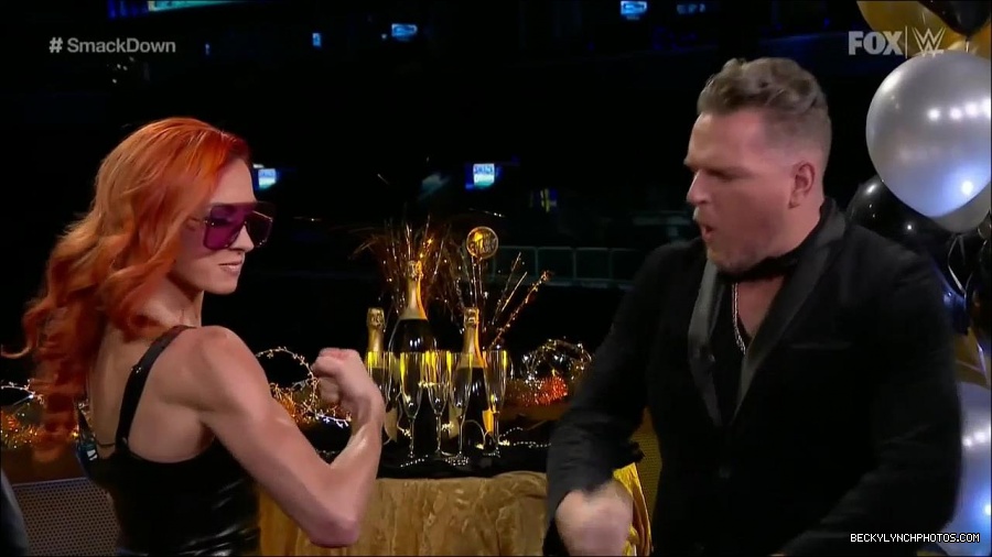 WWE_Friday_Night_SmackDown_2021_12_31_WWE_s_Top_Ten_Moments_Of_2021_720p_HDTV_x264-NWCHD_mp4_001138505.jpg