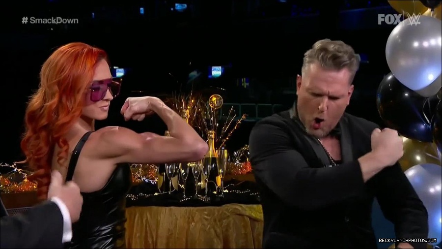 WWE_Friday_Night_SmackDown_2021_12_31_WWE_s_Top_Ten_Moments_Of_2021_720p_HDTV_x264-NWCHD_mp4_001138905.jpg