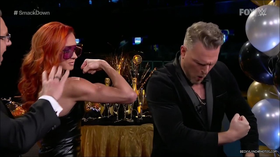 WWE_Friday_Night_SmackDown_2021_12_31_WWE_s_Top_Ten_Moments_Of_2021_720p_HDTV_x264-NWCHD_mp4_001139306.jpg