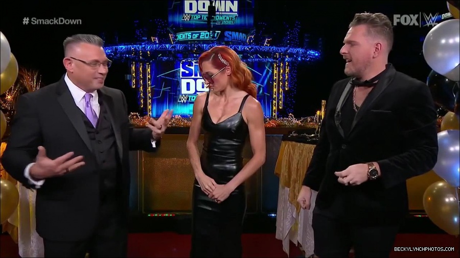 WWE_Friday_Night_SmackDown_2021_12_31_WWE_s_Top_Ten_Moments_Of_2021_720p_HDTV_x264-NWCHD_mp4_001143710.jpg