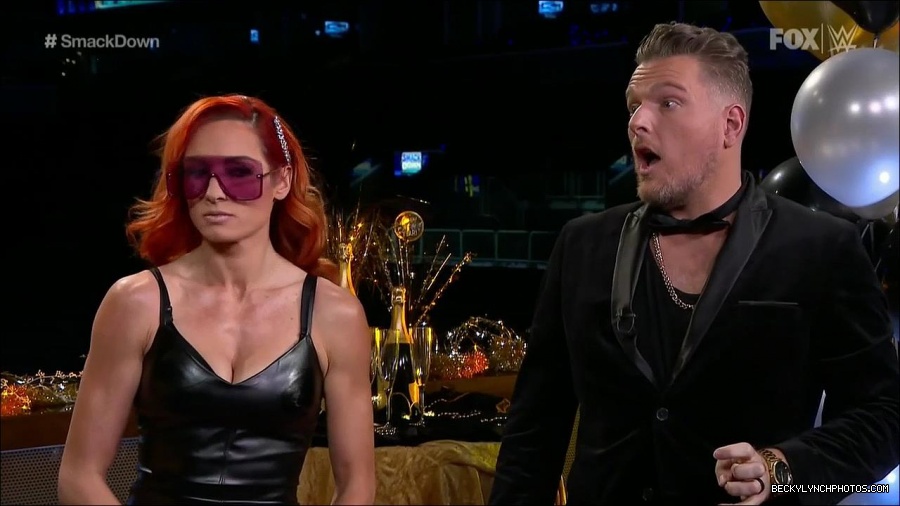 WWE_Friday_Night_SmackDown_2021_12_31_WWE_s_Top_Ten_Moments_Of_2021_720p_HDTV_x264-NWCHD_mp4_001146113.jpg