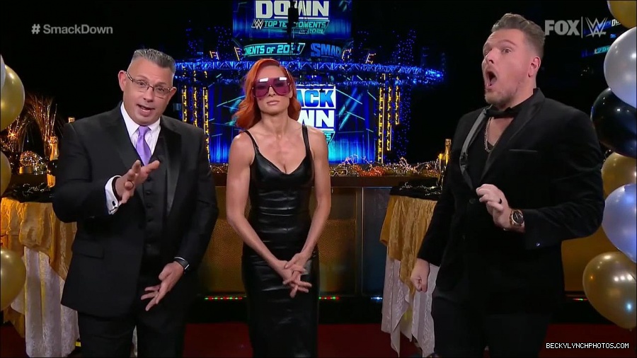 WWE_Friday_Night_SmackDown_2021_12_31_WWE_s_Top_Ten_Moments_Of_2021_720p_HDTV_x264-NWCHD_mp4_001148115.jpg