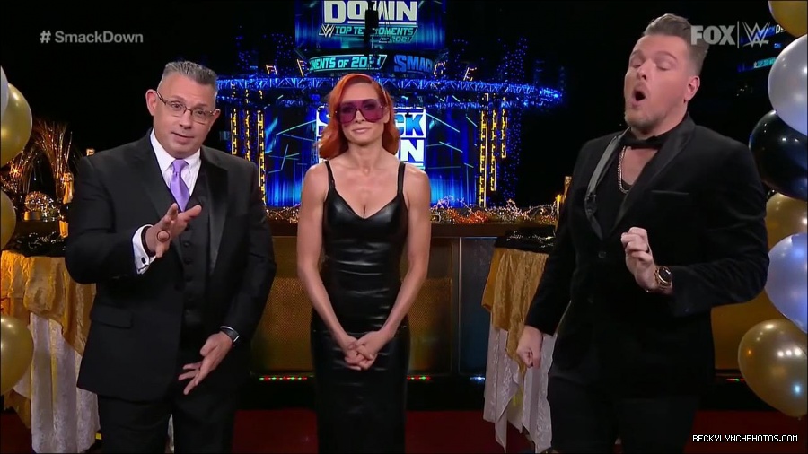 WWE_Friday_Night_SmackDown_2021_12_31_WWE_s_Top_Ten_Moments_Of_2021_720p_HDTV_x264-NWCHD_mp4_001148515.jpg