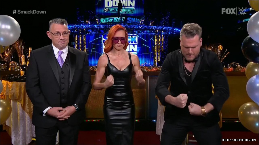 WWE_Friday_Night_SmackDown_2021_12_31_WWE_s_Top_Ten_Moments_Of_2021_720p_HDTV_x264-NWCHD_mp4_001156923.jpg