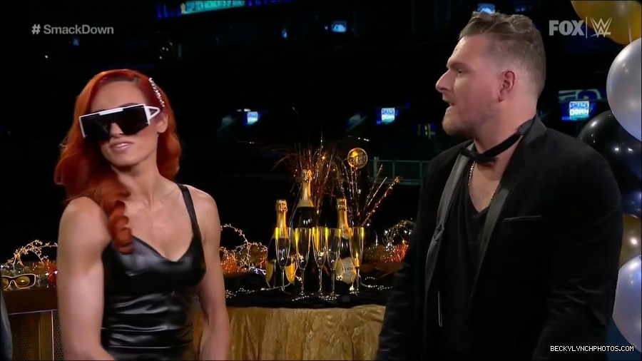 WWE_Friday_Night_SmackDown_2021_12_31_WWE_s_Top_Ten_Moments_Of_2021_720p_HDTV_x264-NWCHD_mp4_003130231.jpg