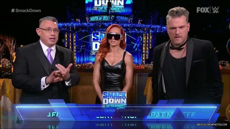 WWE_Friday_Night_SmackDown_2021_12_31_WWE_s_Top_Ten_Moments_Of_2021_720p_HDTV_x264-NWCHD_mp4_003139840.jpg