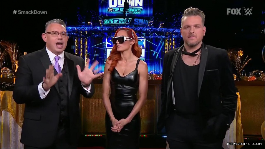 WWE_Friday_Night_SmackDown_2021_12_31_WWE_s_Top_Ten_Moments_Of_2021_720p_HDTV_x264-NWCHD_mp4_003141842.jpg