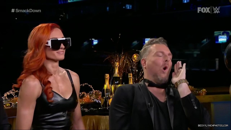 WWE_Friday_Night_SmackDown_2021_12_31_WWE_s_Top_Ten_Moments_Of_2021_720p_HDTV_x264-NWCHD_mp4_003157458.jpg