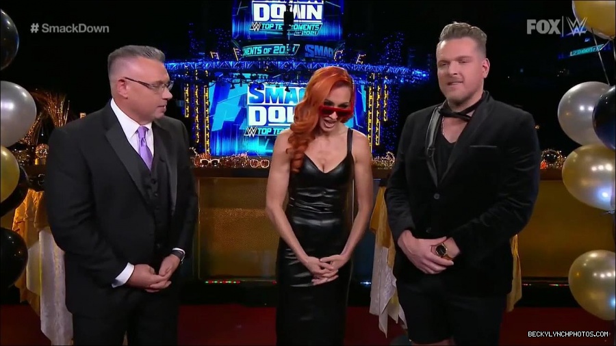WWE_Friday_Night_SmackDown_2021_12_31_WWE_s_Top_Ten_Moments_Of_2021_720p_HDTV_x264-NWCHD_mp4_003925793.jpg
