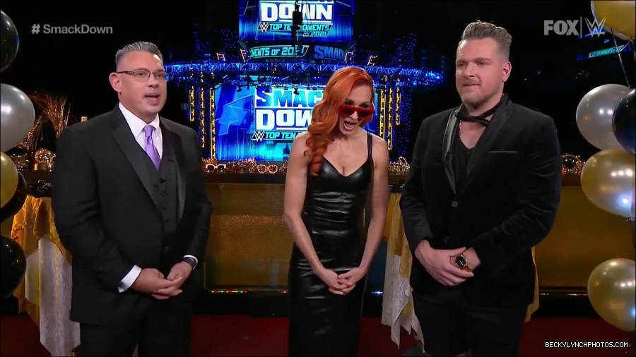 WWE_Friday_Night_SmackDown_2021_12_31_WWE_s_Top_Ten_Moments_Of_2021_720p_HDTV_x264-NWCHD_mp4_003926193.jpg