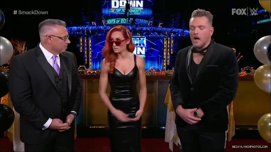 WWE_Friday_Night_SmackDown_2021_12_31_WWE_s_Top_Ten_Moments_Of_2021_720p_HDTV_x264-NWCHD_mp4_003931398.jpg