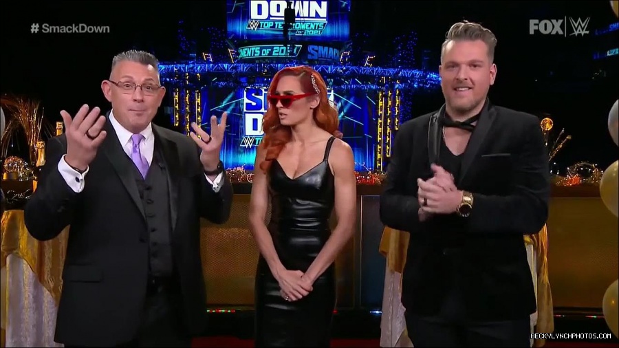 WWE_Friday_Night_SmackDown_2021_12_31_WWE_s_Top_Ten_Moments_Of_2021_720p_HDTV_x264-NWCHD_mp4_003940608.jpg