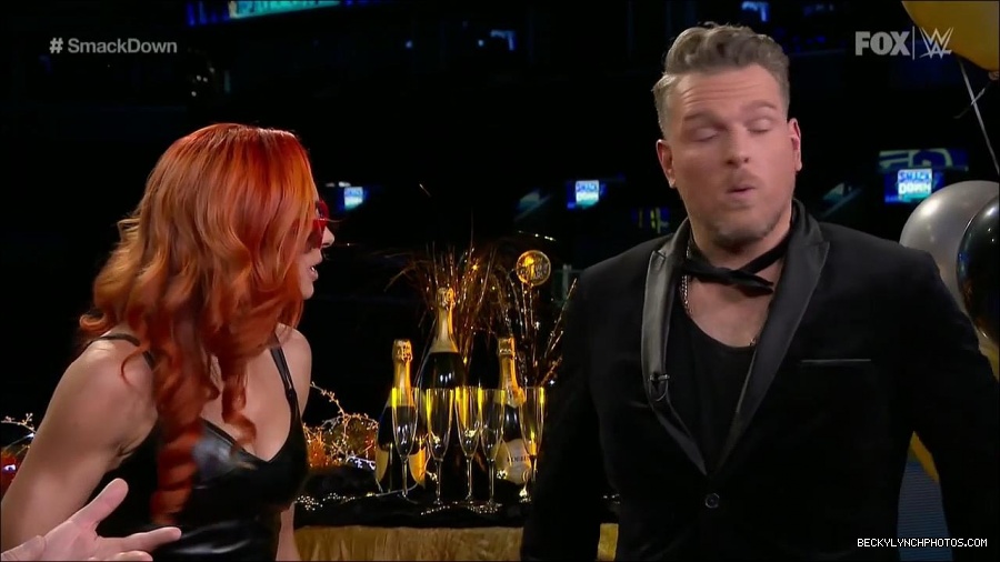 WWE_Friday_Night_SmackDown_2021_12_31_WWE_s_Top_Ten_Moments_Of_2021_720p_HDTV_x264-NWCHD_mp4_003944612.jpg