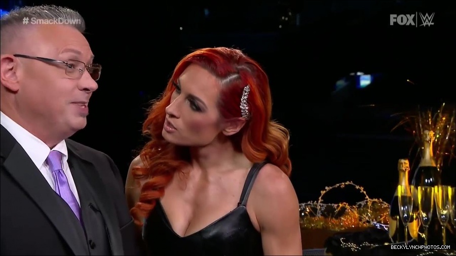 WWE_Friday_Night_SmackDown_2021_12_31_WWE_s_Top_Ten_Moments_Of_2021_720p_HDTV_x264-NWCHD_mp4_004305038.jpg