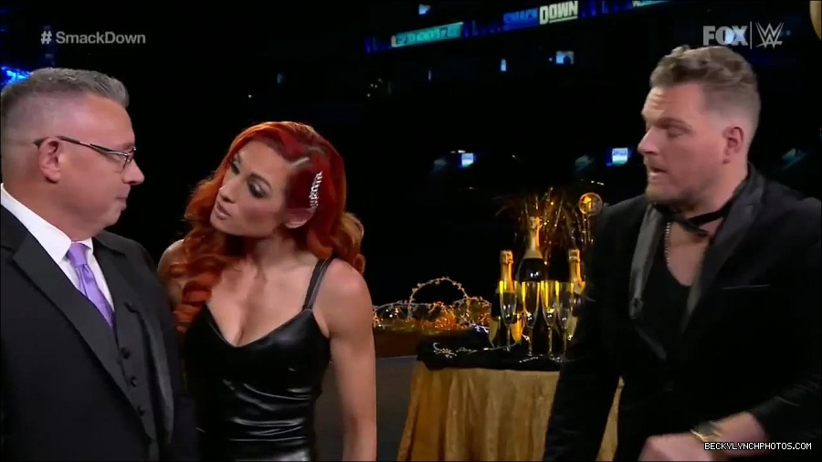 WWE_Friday_Night_SmackDown_2021_12_31_WWE_s_Top_Ten_Moments_Of_2021_720p_HDTV_x264-NWCHD_mp4_004311044.jpg