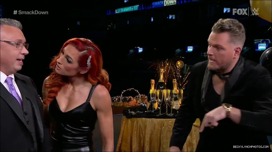 WWE_Friday_Night_SmackDown_2021_12_31_WWE_s_Top_Ten_Moments_Of_2021_720p_HDTV_x264-NWCHD_mp4_004311845.jpg